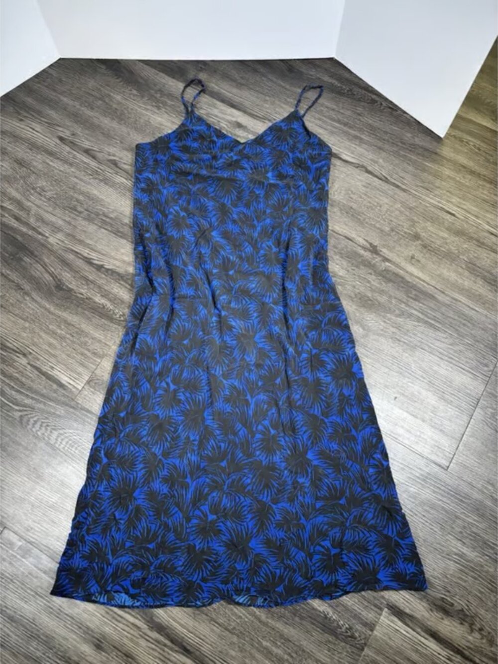 Vintage Casual Corner 100% Silk Slip Dress Size 6 Blue Black Leaf Print Midi⁠